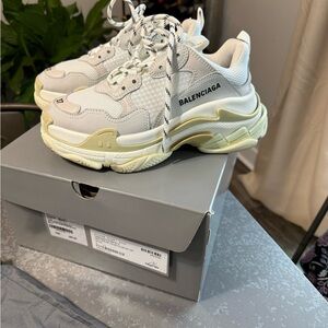 Balenciaga Women's Cream and White Sneakers